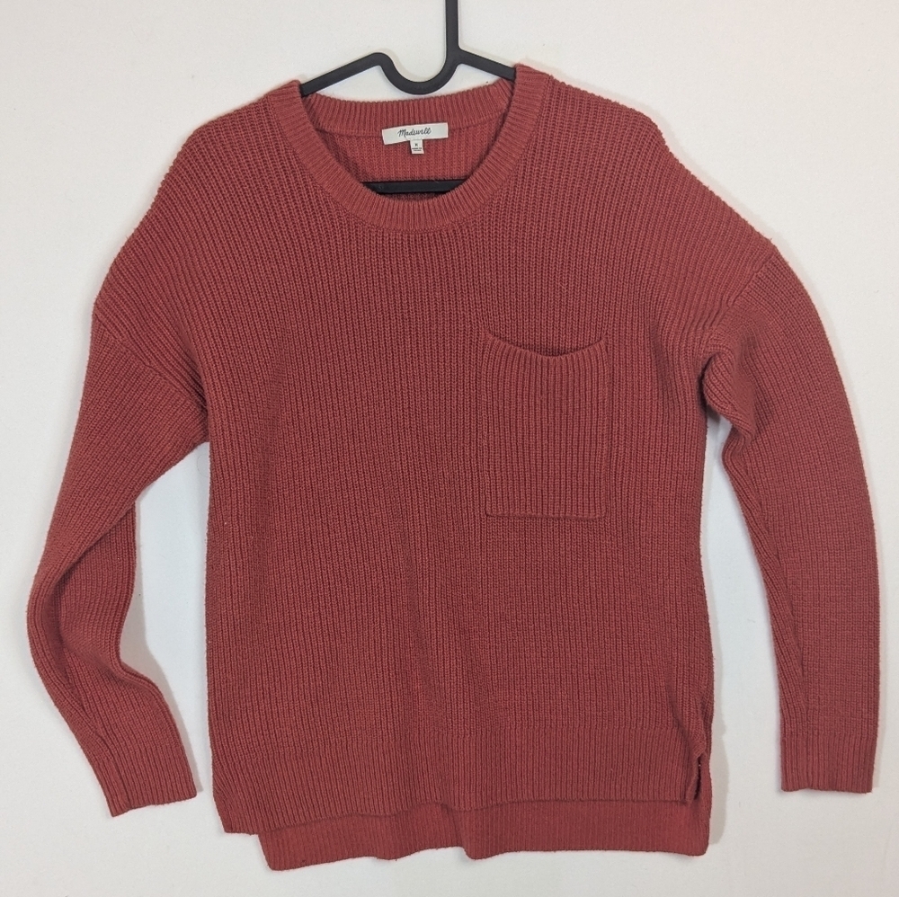 Madewell size m Thompson crewneck sweater in rust orange. Rib-knit relaxed